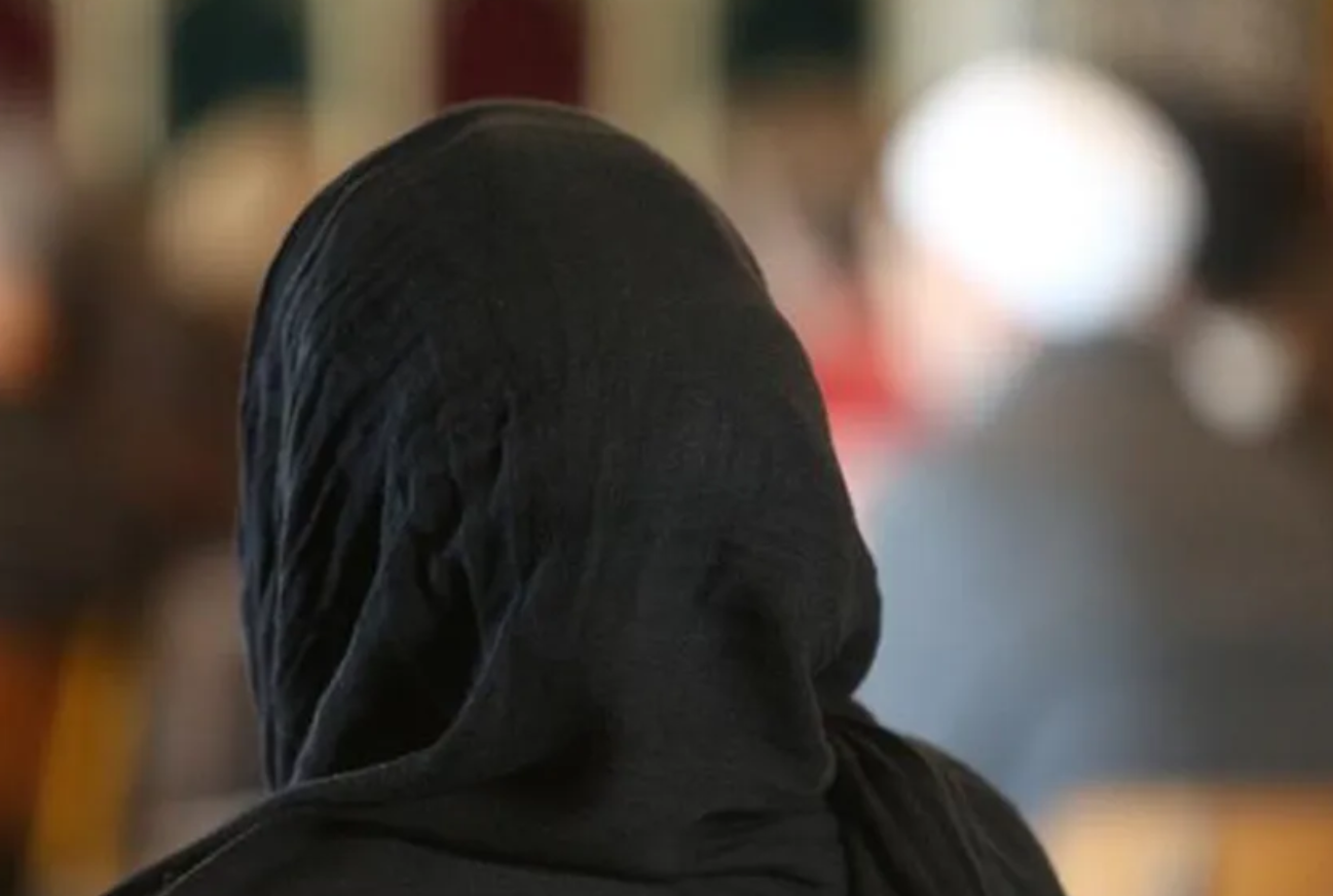دعوى قضائية ضد شركة طيران سويدية بسبب حرمان موظفة من ارتداء الحجاب