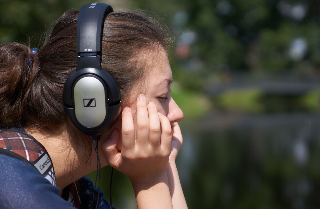 التكنولوجيا العصبية: هل تنقل سماعات الأذن بياناتك الشخصية؟