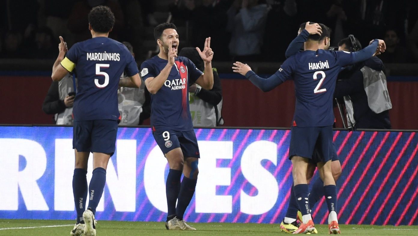 باريس سان جيرمان يسحق ليون بأربعة أهداف في لقاء مثير