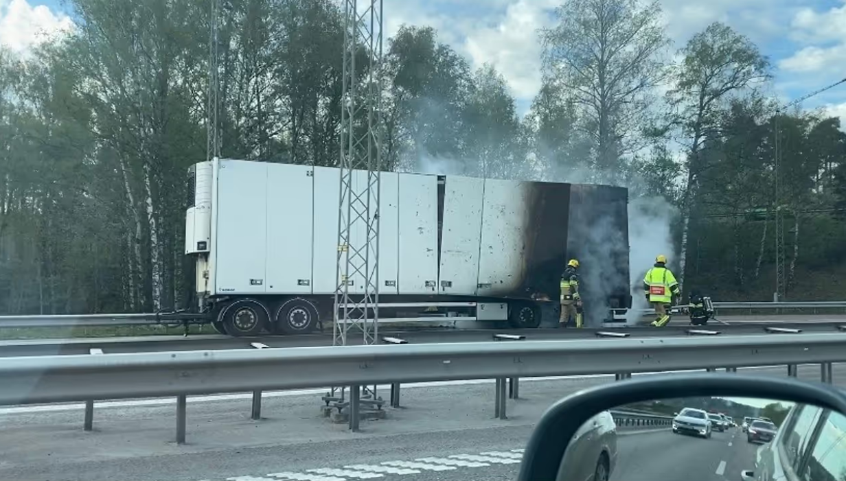 ازدحامات مرورية بعد حريق شاحنة على طريق E4 جنوب ستوكهولم