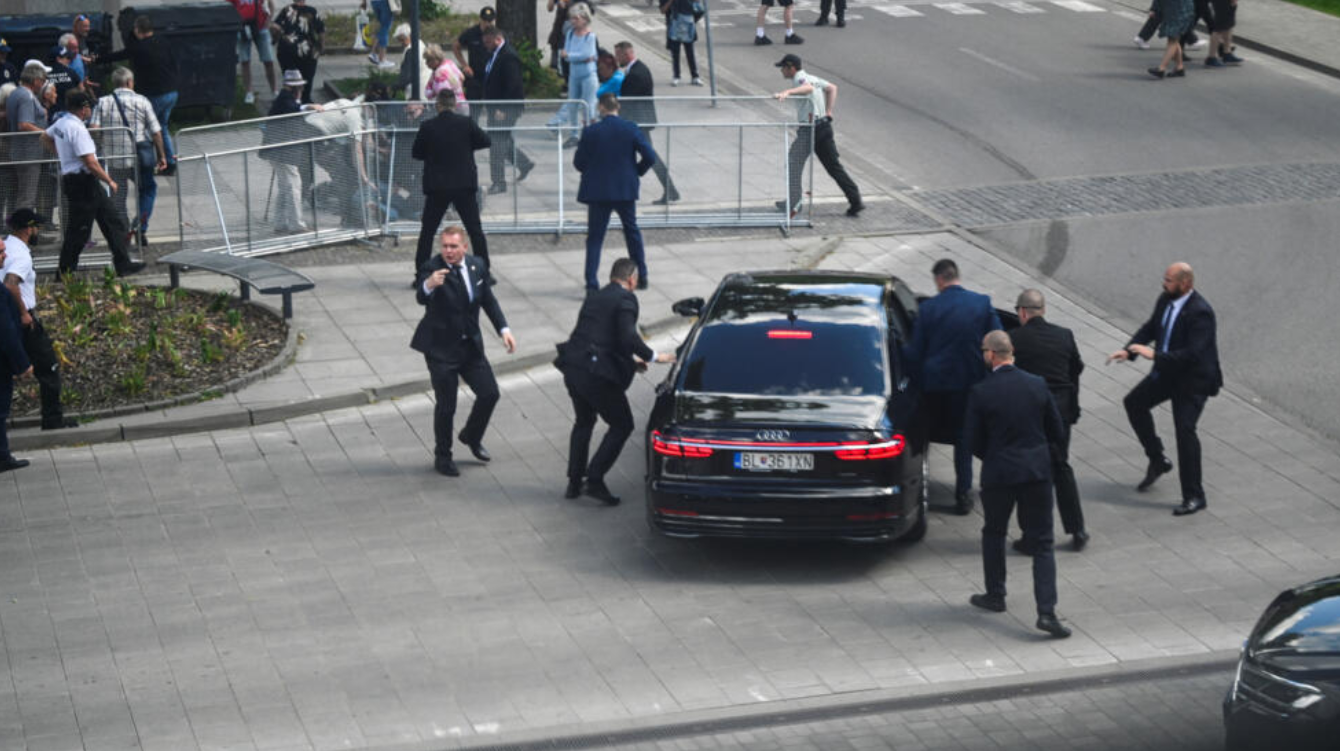 هجوم مسلح يضع رئيس وزراء سلوفاكيا في وضع حرج