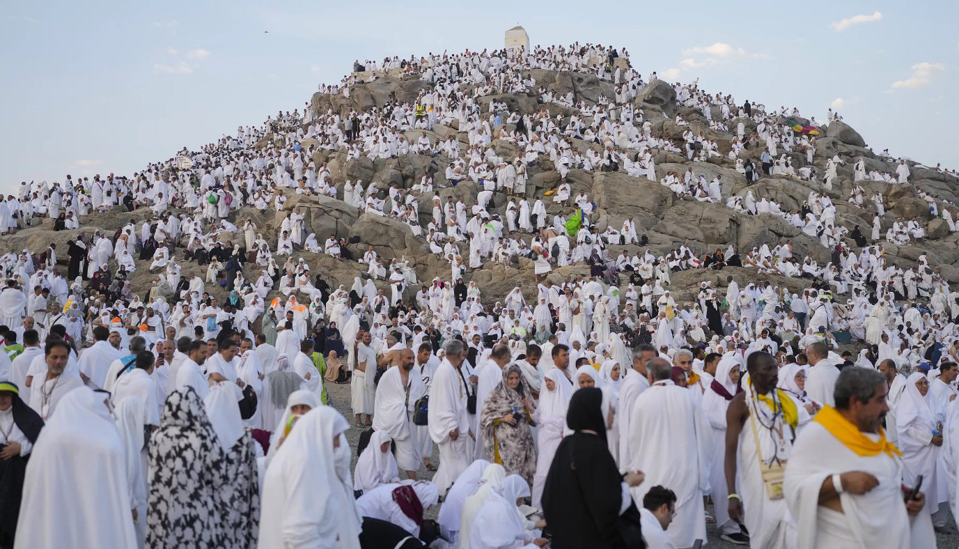 مليون ونصف المليون مسلم يتوافدون إلى عرفات في يوم الحج الأكبر