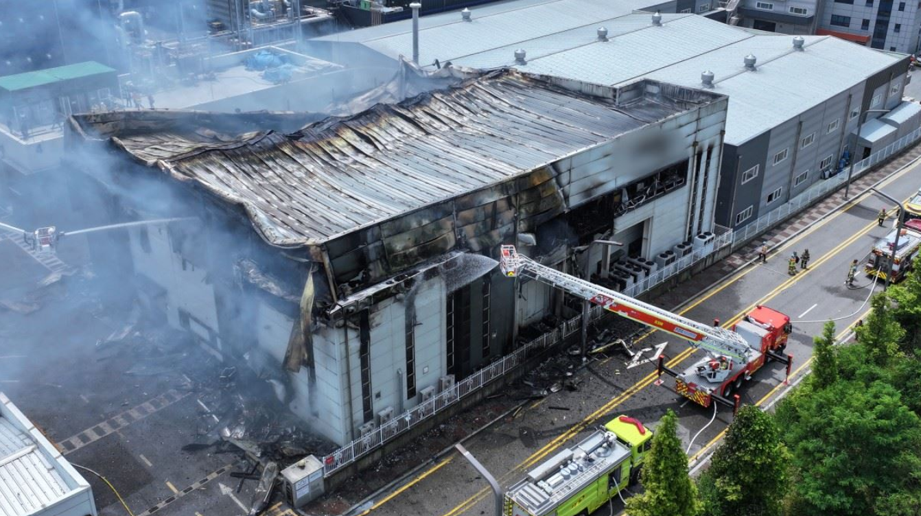 حريق مدمر في مصنع بطاريات بسيول: مقتل 9 أشخاص وفقدان 15 آخرين