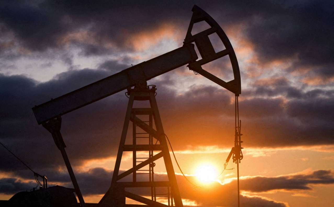 أسعار النفط تنخفض مع مخاوف تباطؤ الطلب في أميركا