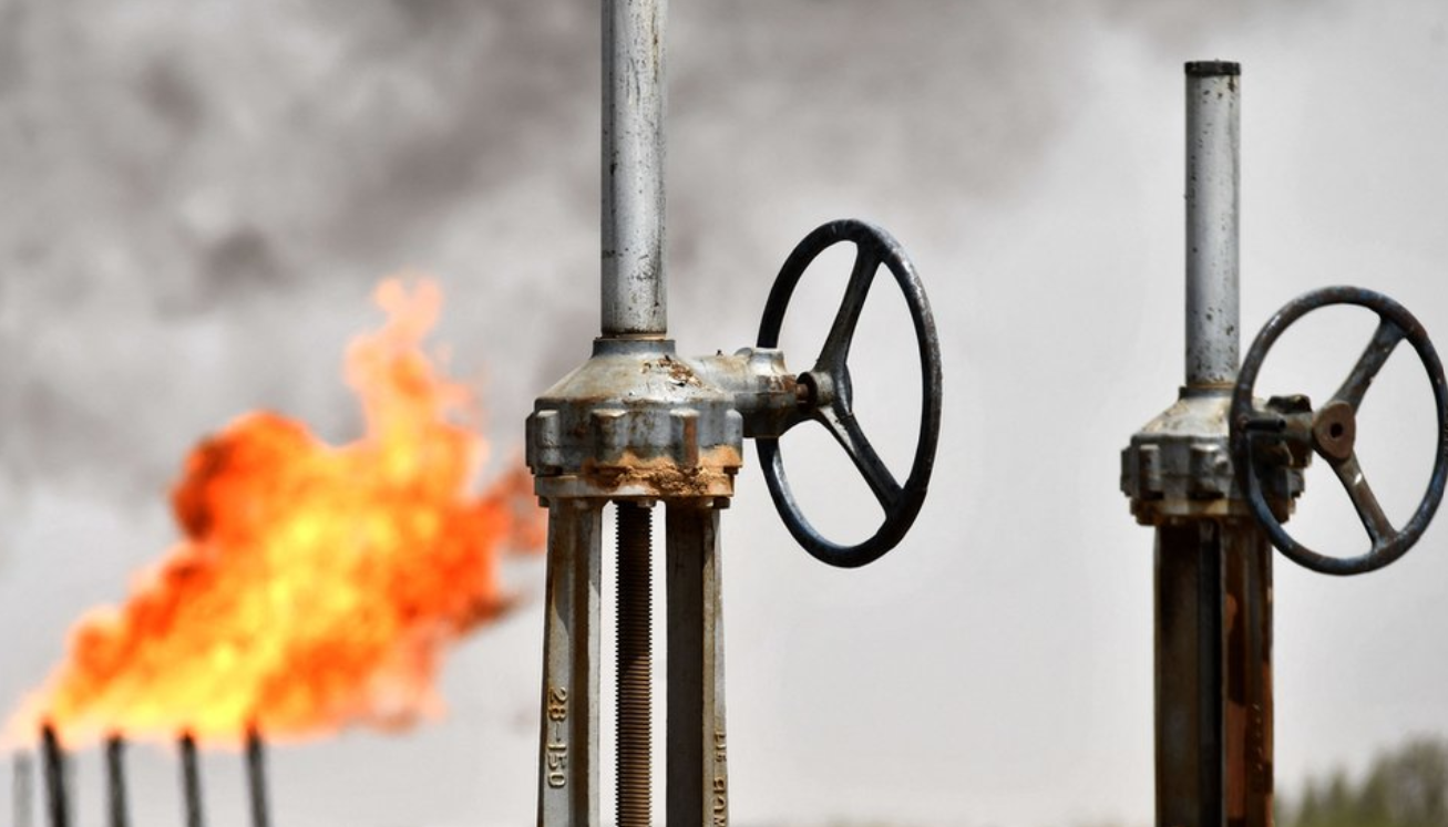 استقرار أسعار النفط قرب أعلى مستوياتها في شهرين