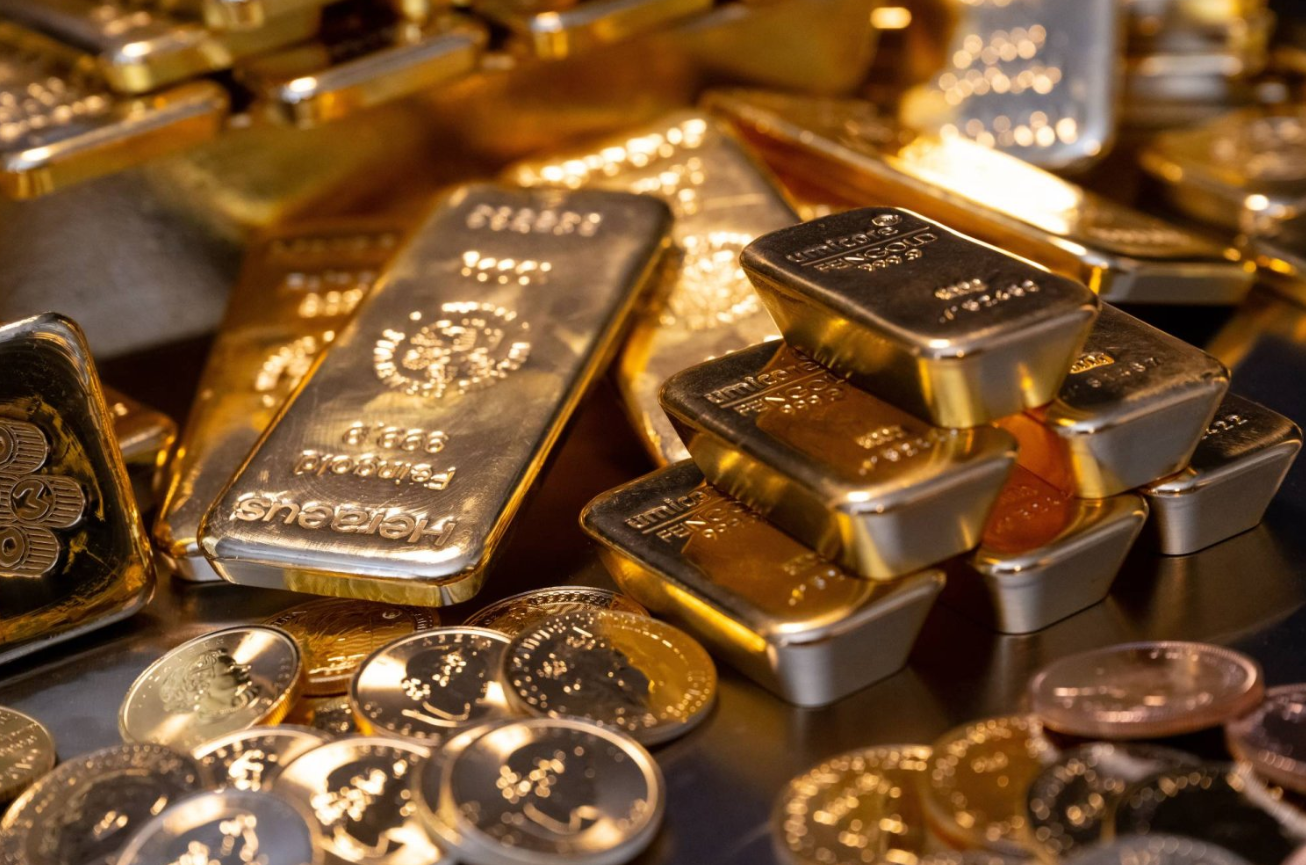 الذهب يلمع وسط توقعات بخفض الفائدة وبيانات اقتصادية ضعيفة
